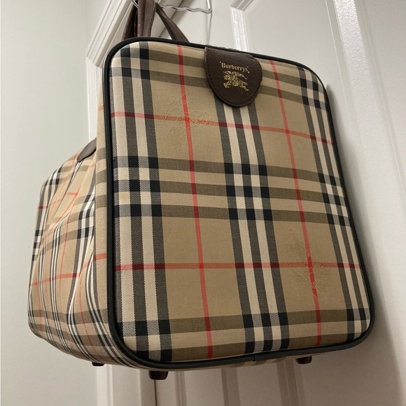 Burberrys Duffle Travel Bag - Picture 2 of 12